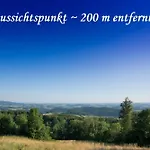 Helle Fewo Am Waldrand - Mit Balkon, Pool, Sauna & Freizeitgelaende * Freyung