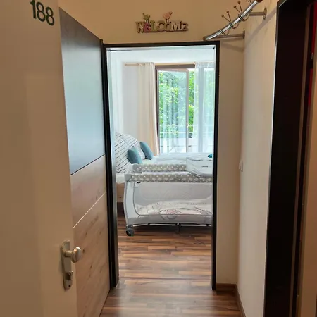 Helle Am Waldrand - Mit Balkon, Pool & Sauna