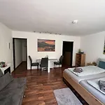 Helle Fewo Am Waldrand - Mit Balkon, Pool, Sauna & Freizeitgelaende 아파트 *