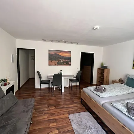 Helle Am Waldrand - Mit Balkon, Pool & Sauna Apartment *