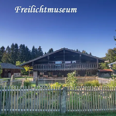 Helle Am Waldrand - Mit Balkon, Pool & Sauna Apartment Freyung