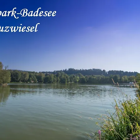 Helle Am Waldrand - Mit Balkon, Pool & Sauna *