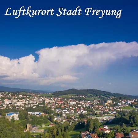 Helle Am Waldrand - Mit Balkon, Pool, Sauna & Freizeitgelaende