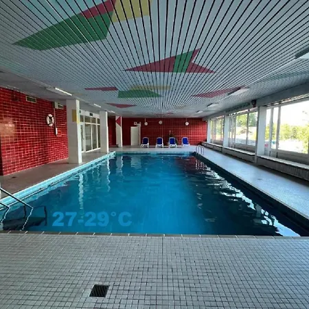 Helle Am Waldrand - Mit Balkon, Pool & Sauna Apartment