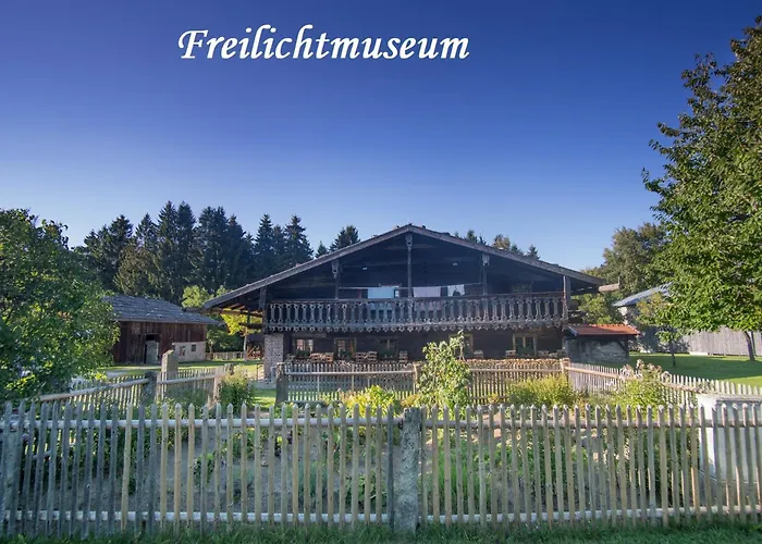 Helle Am Waldrand - Mit Balkon, Pool & Sauna 아파트 프레이분크