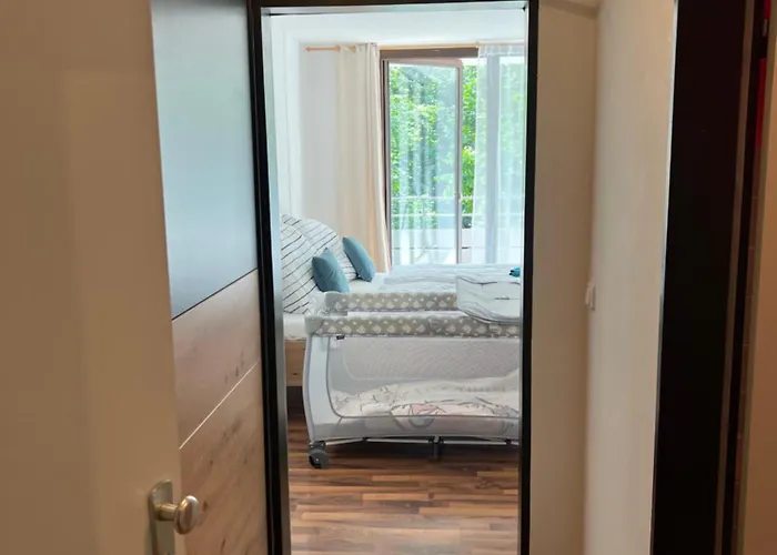 Helle Am Waldrand - Mit Balkon, Pool & Sauna