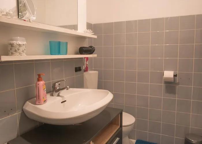 아파트 Helle Am Waldrand - Mit Balkon, Pool & Sauna